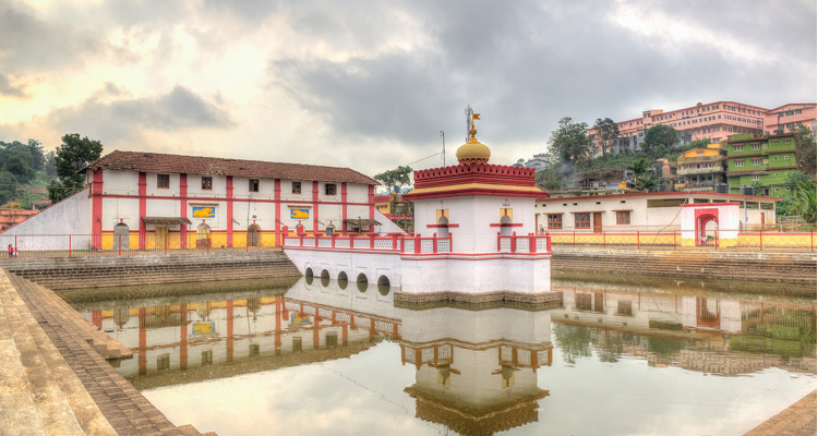 Places to Visit  Omkareswara Temple, Coorg